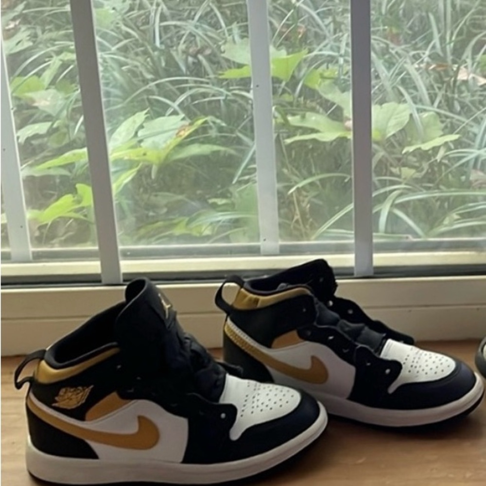 Boys sneakers